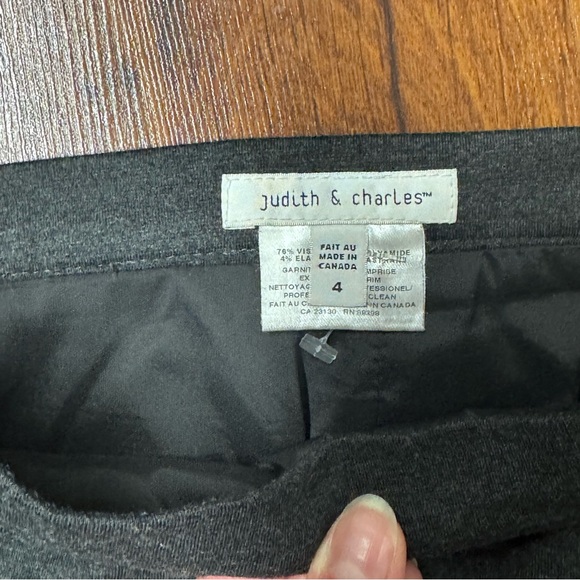 Judith & Charles Black Wool-Blend Pencil Skirt – Size 4, Made in Canada - Picture 3 of 5